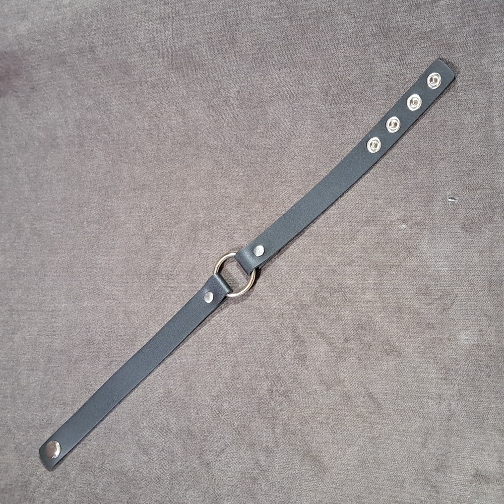 Black Faux Leather Choker Collar Stainless Steel Circle NWOT 15.5"